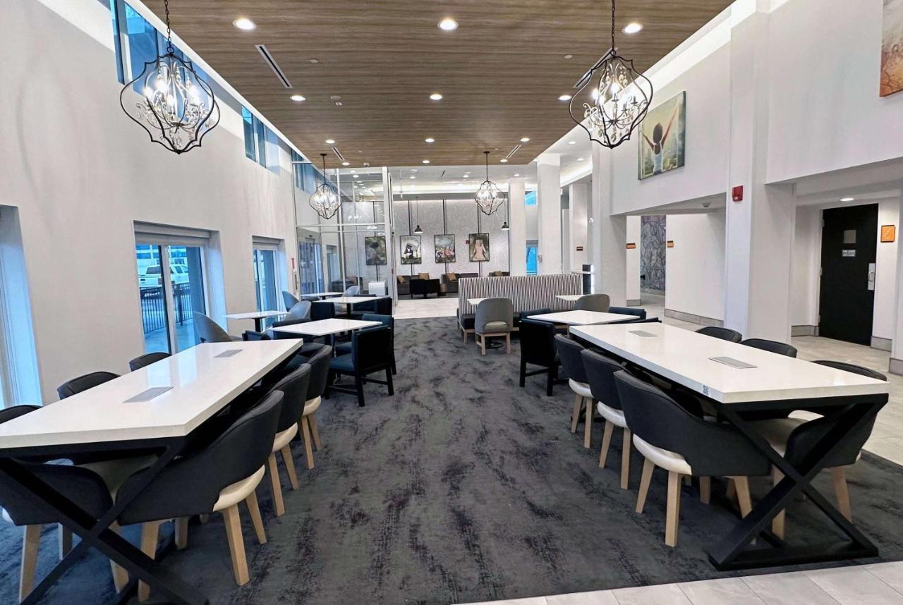 Hotel La Quinta By Wyndham Chicago O'hare Airport 2*